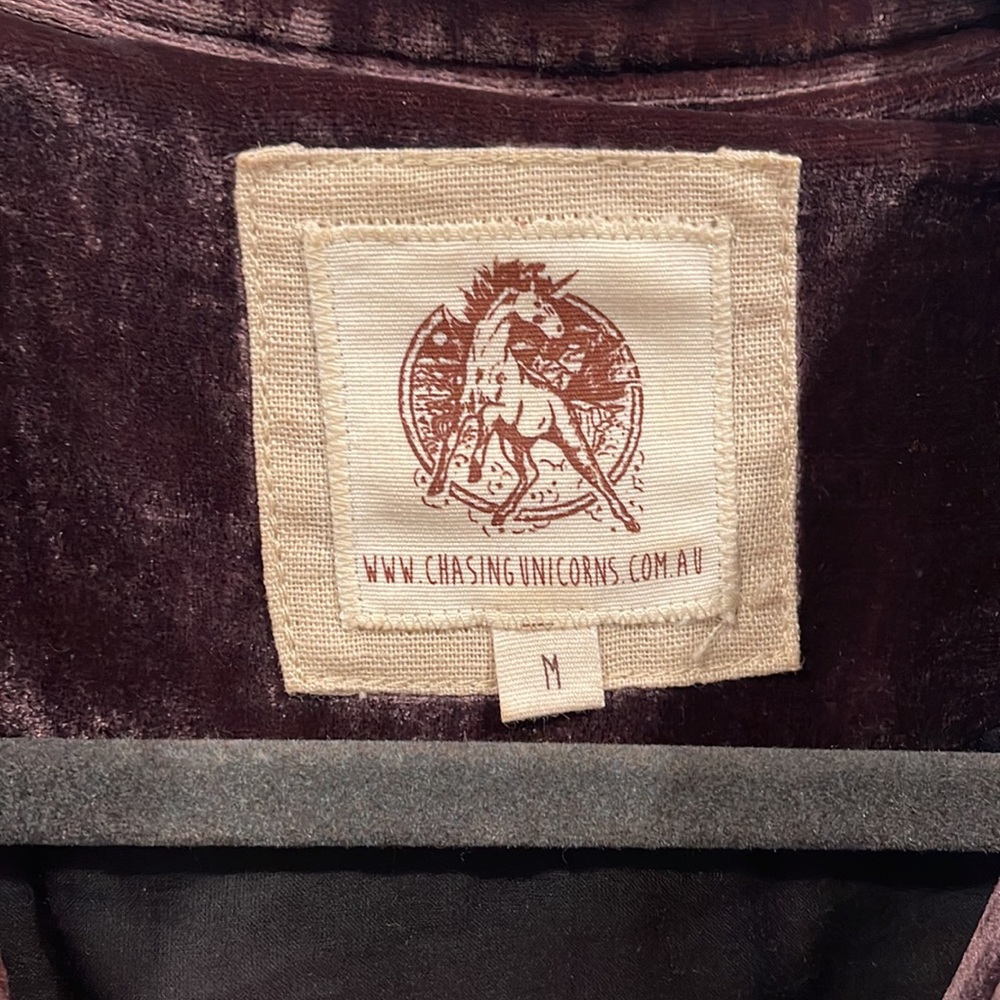 🦄CHASING UNICORNS 🦄 WILD HORSES VELVET TUNIC vineyard color - Picture 3 of 6